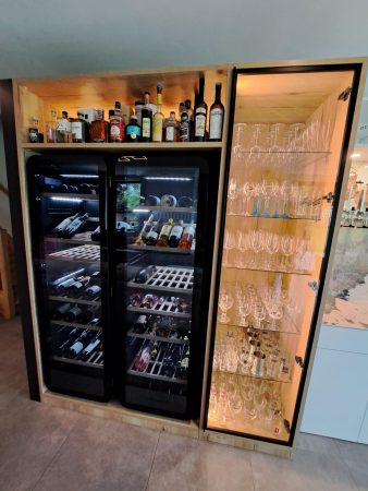 On vous sert une cave à vin?